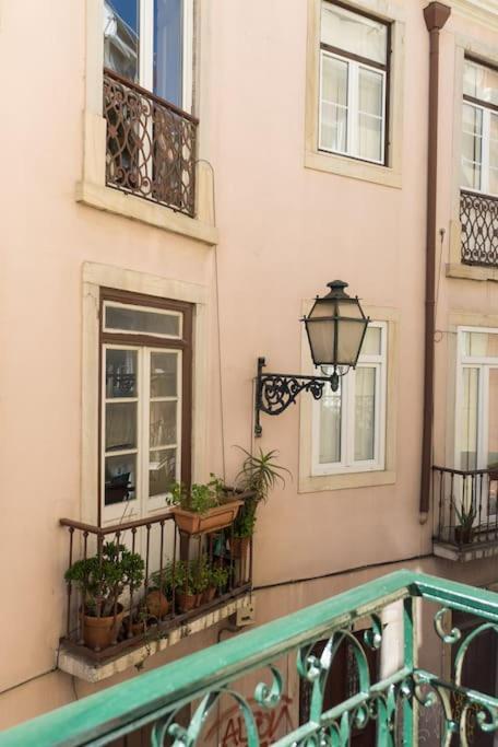 Magnificent Historical Centre Apart With Terrace * Lissabon